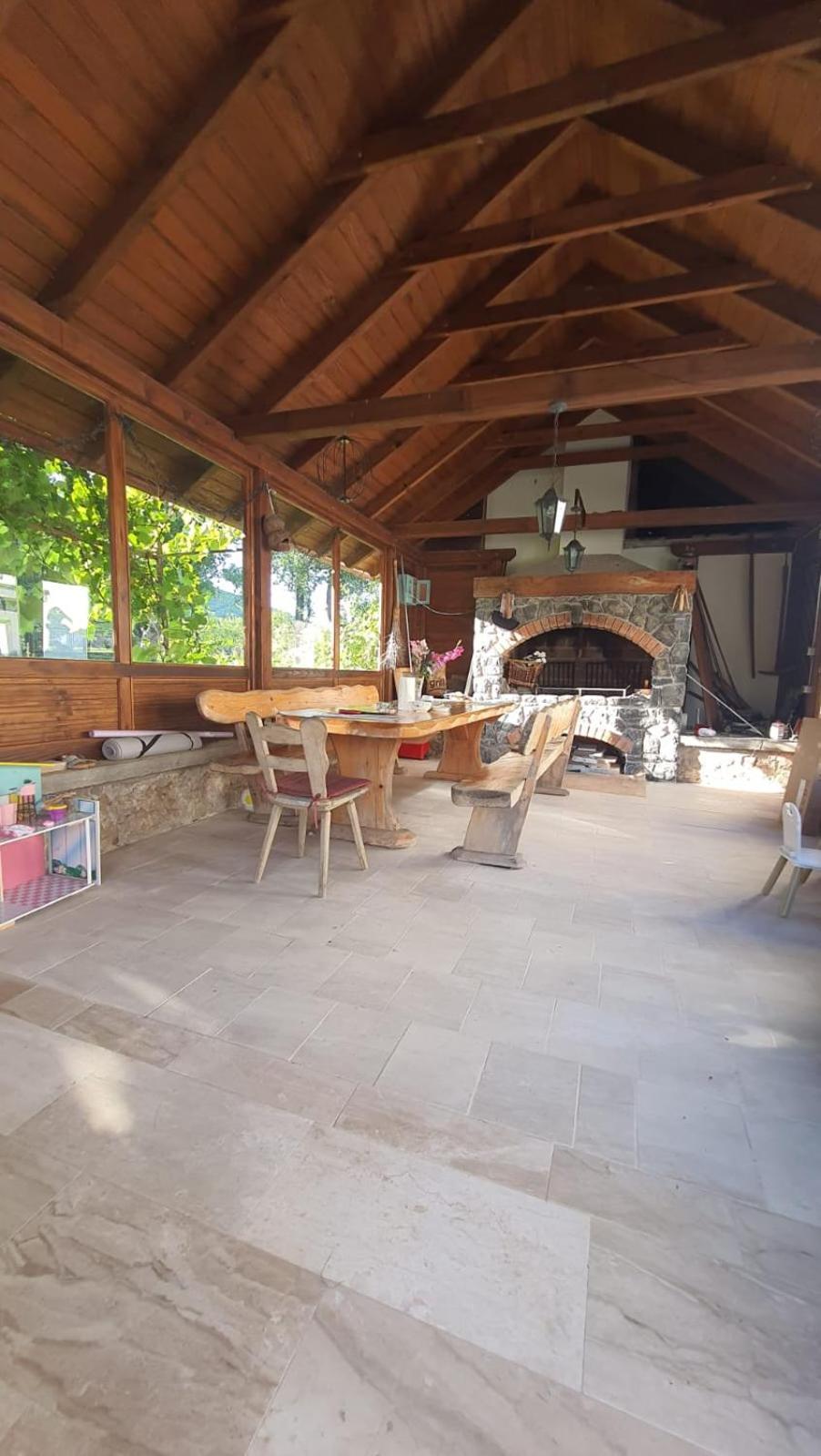 Apartman Fenestra S Terasom I Pogledom Na Gacku Otočac Εξωτερικό φωτογραφία